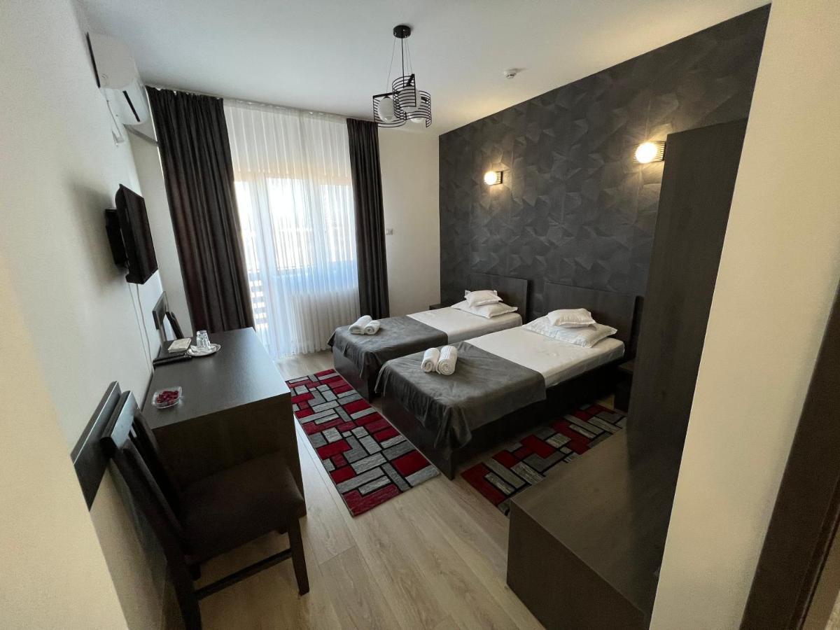 Motel Infinit Târgu Jiu Exterior photo