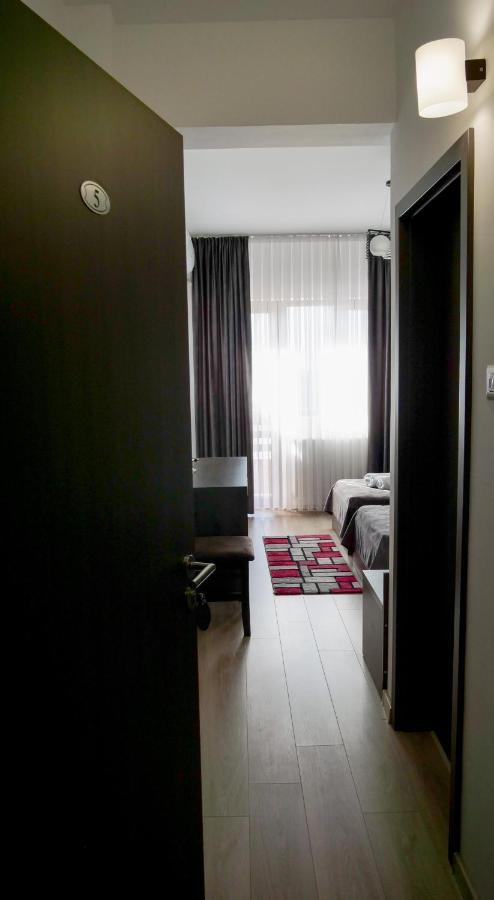 Motel Infinit Târgu Jiu Exterior photo